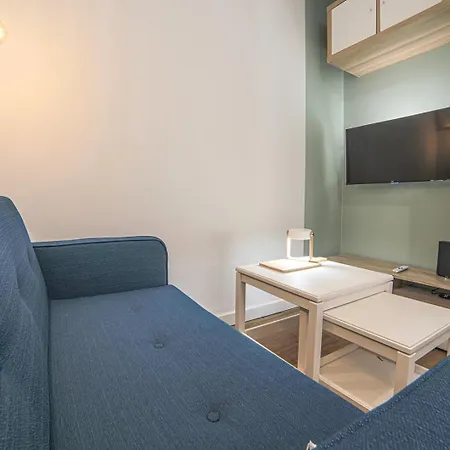 Apartment Casa Pluma Near Train Station Cosy